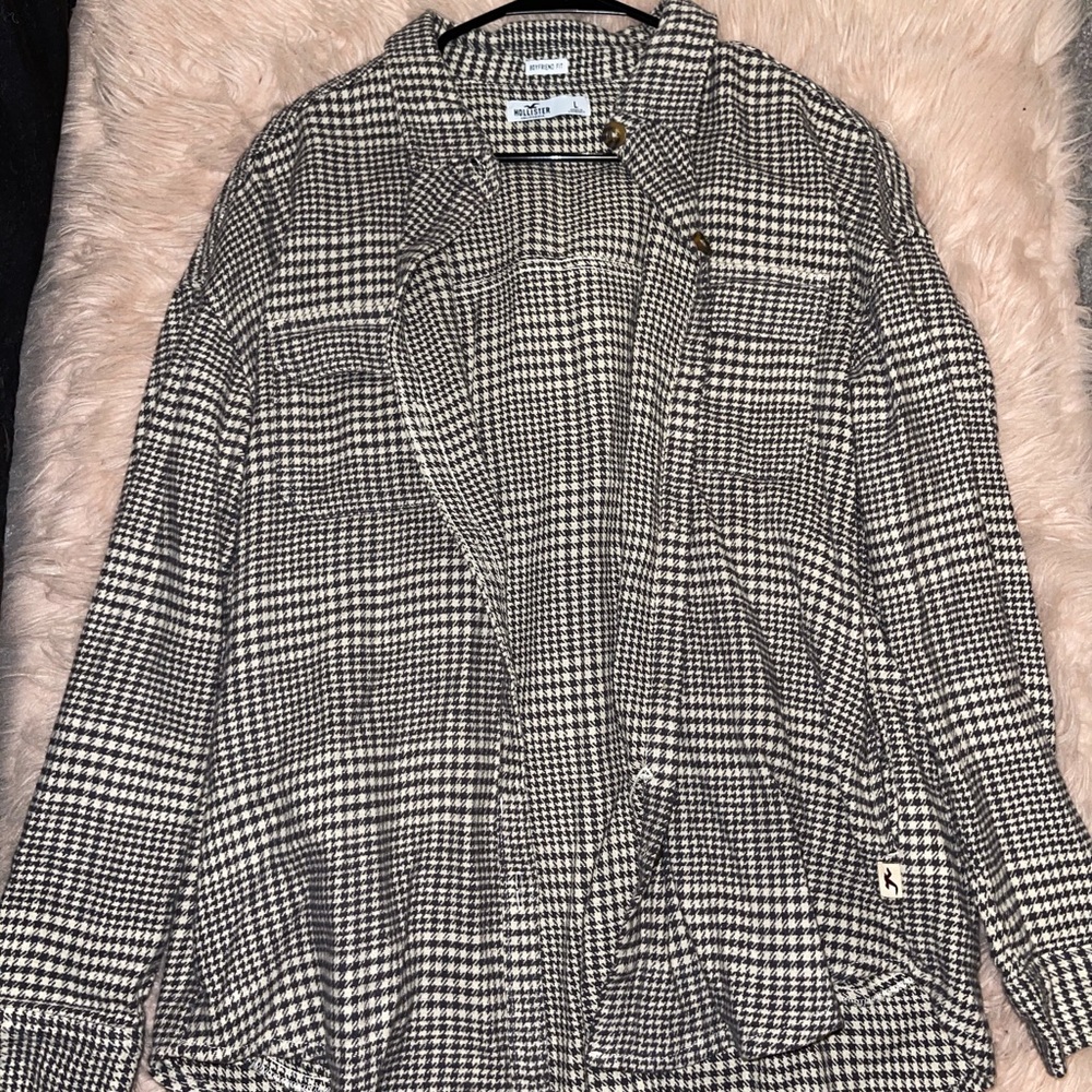 Hollister flannel size L... NEVER WORN